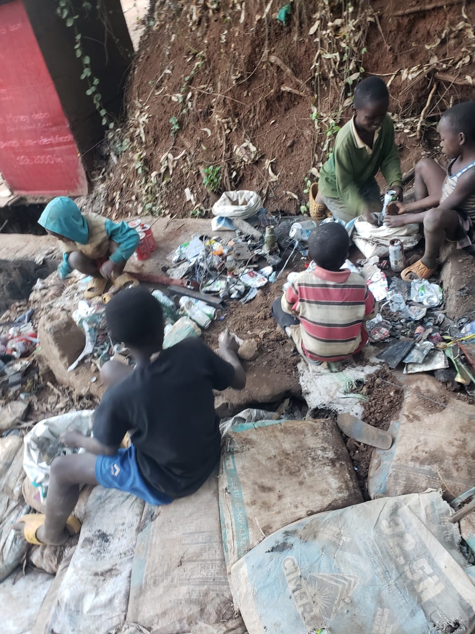 Bukavu/Nyalukemba : Espaces publics comme lieux de décharge de déchets ménagers.