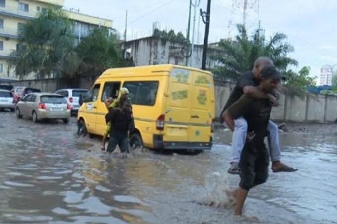 RDC/Kinshasa: des fortes pluies inondent la ville de Kinshasa et paralysent toutes les activités.