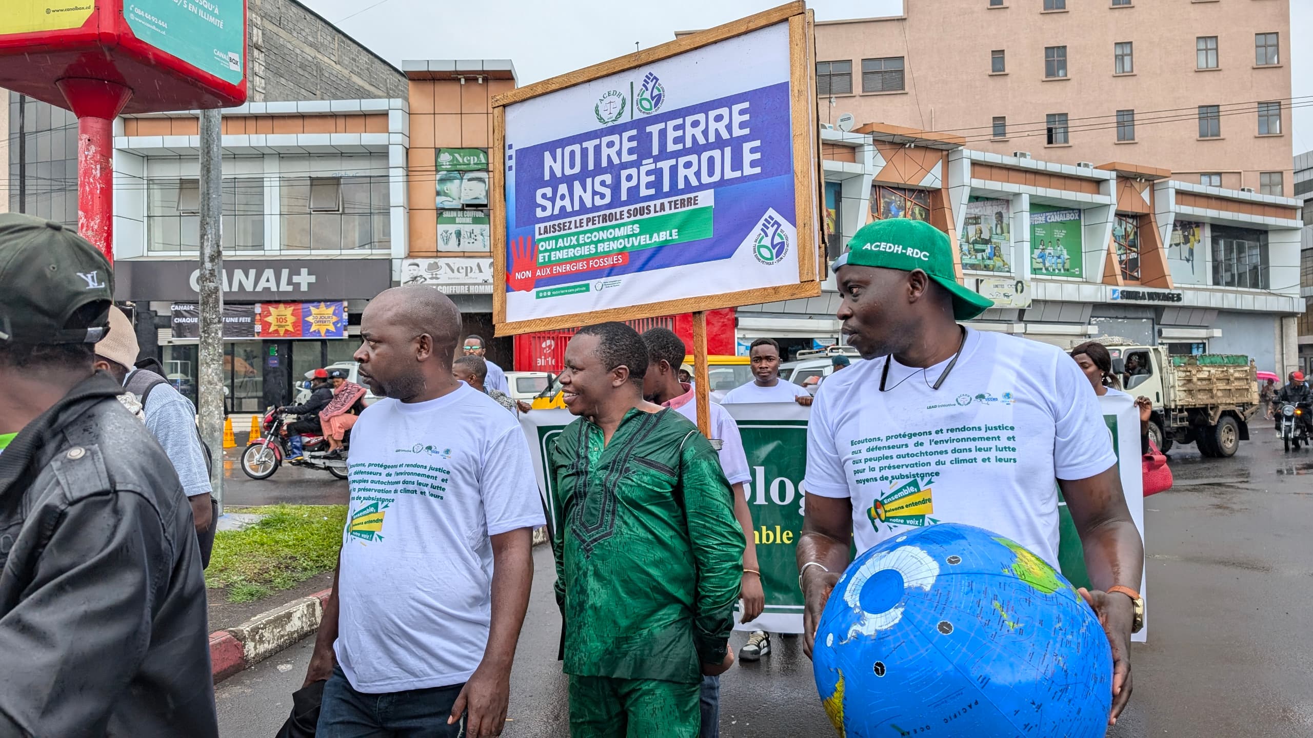 RDC/Goma : La population s’est mobilisée avec force et conviction lors d’une caravane Notre Terre Sans Pétrole.