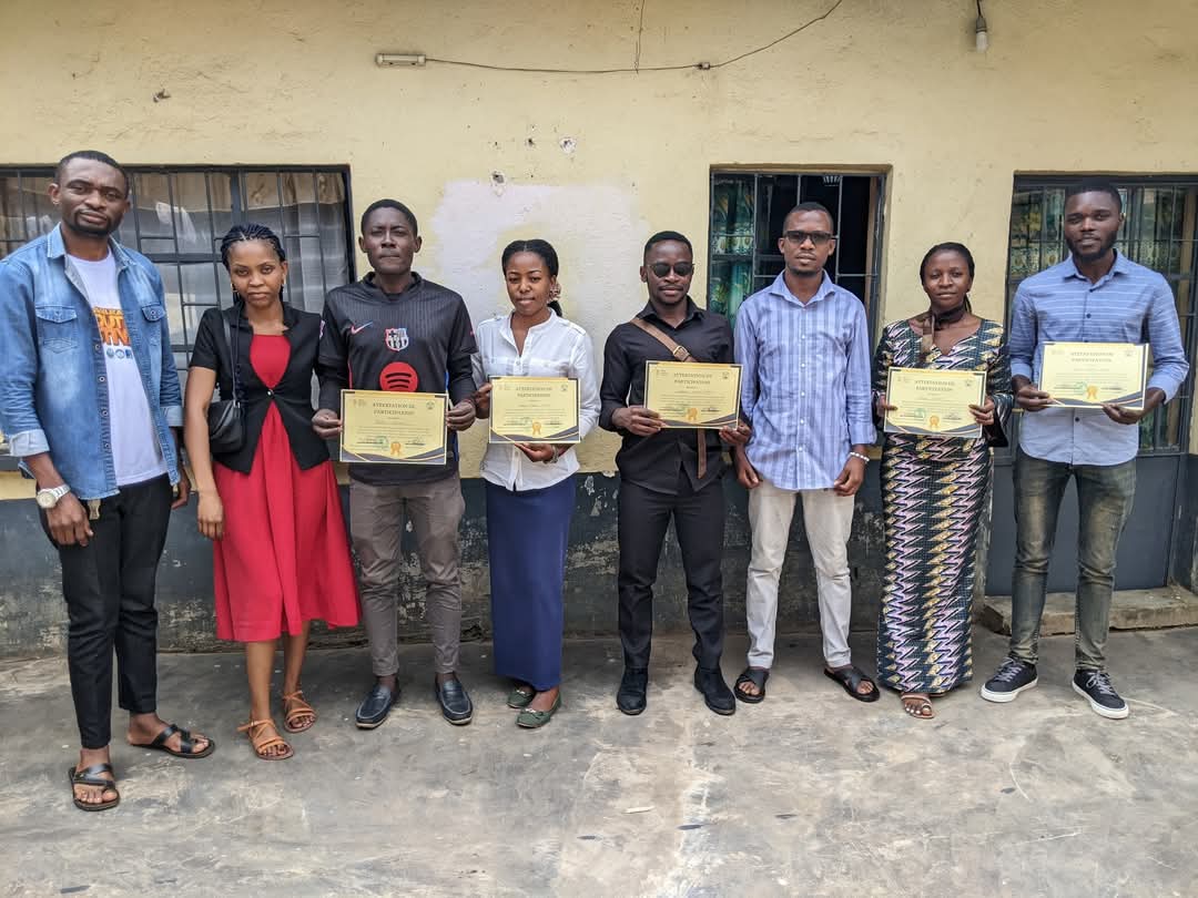 Bukavu : cérémonie de remise d’attestation aux membres de l’AJB ayant suivi la formation sur la gestion et le recyclage des déchets plastiques organisée par Plastycor RDC.