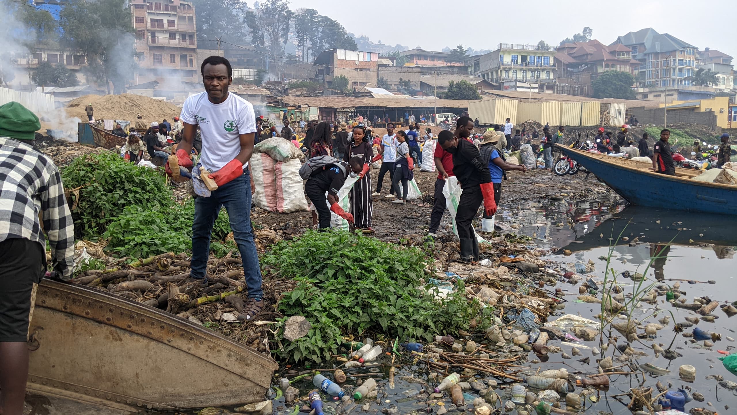 Héroe Cotidiano: Juventud Movilizada para Salvar el Lago Kivu