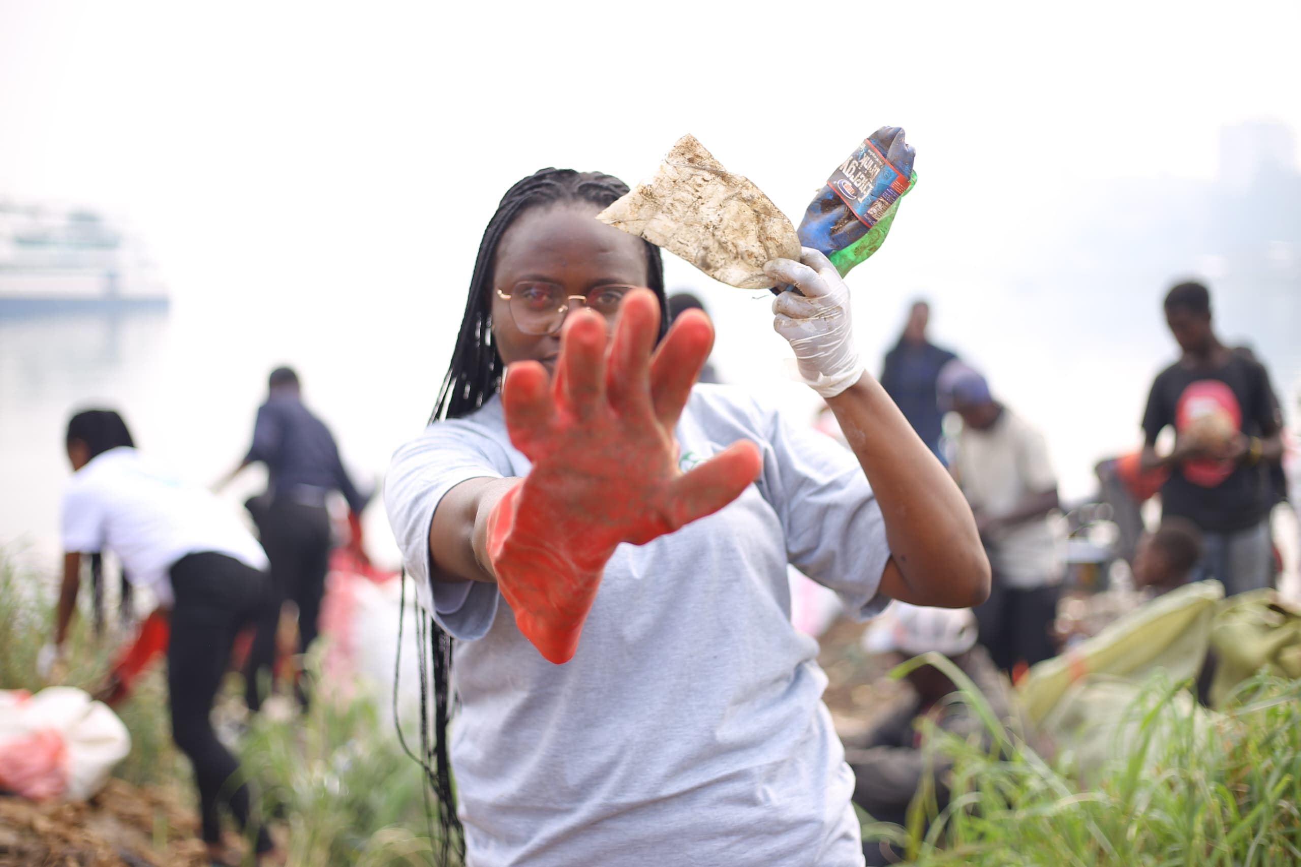 Une héroïne au service du lac Kivu : le combat d&rsquo;une jeunesse contre le plastique
