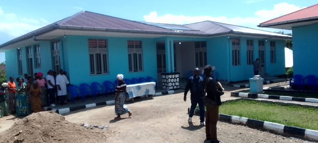 Idjwi célèbre un pas important vers un accès équitable à la santé : la Coopération Suisse et le CPR remettent des infrastructures sanitaires et sociales clés