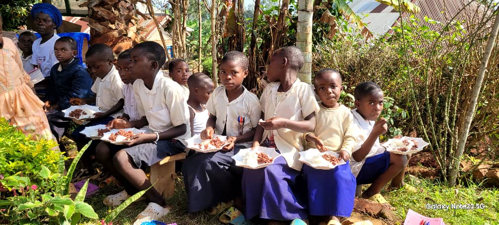 Noël 2025 : sous le leadership de Freddy Kahimano, la Fondation FOKAD ravive l’espoir des enfants orphelins et des jeunes d’Idjwi