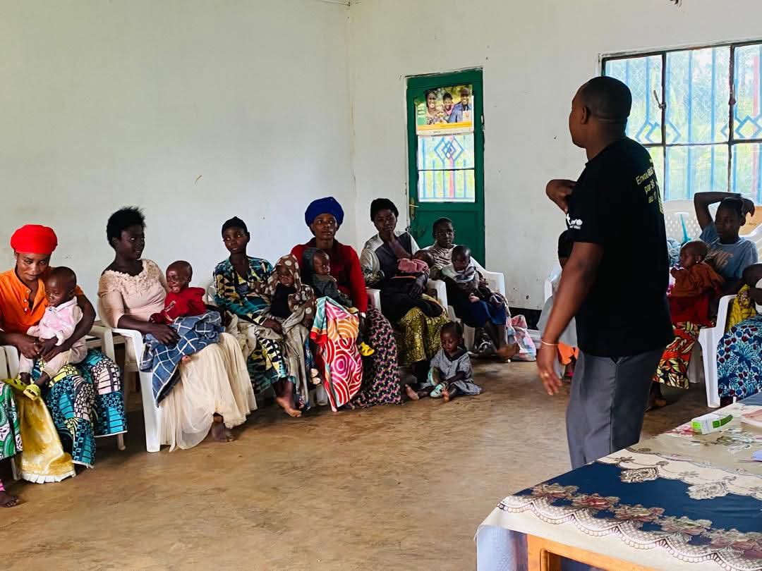 U-Report Idjwi Kashara en première ligne contre Ebola : à Kisiza, les femmes mobilisées pour briser les rumeurs et renforcer la prévention au sein des ménages