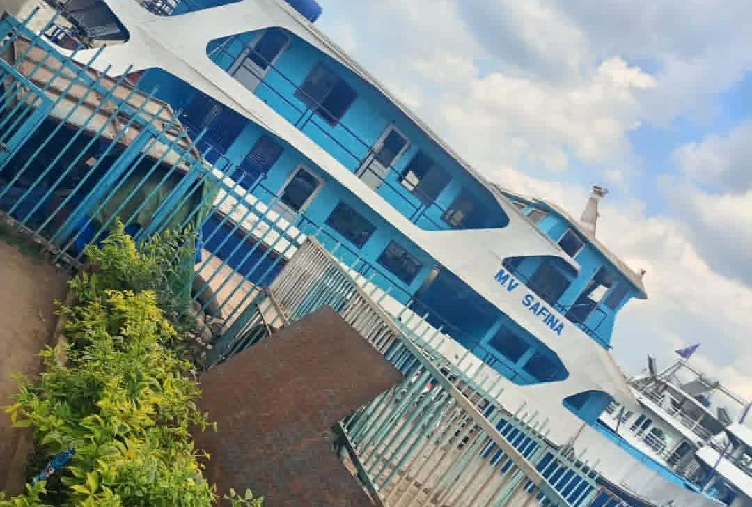 Le bateau SAFINA relance la liaison Bukavu–Goma avec une escale à Idjwi : une traversée qui renforce la mobilité, stimule les échanges commerciaux et contribue au désenclavement du plus grand territoire insulaire de la RDC