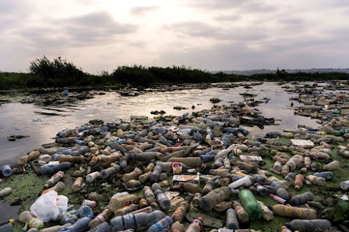 Quand les rivières du Kwilu deviennent des poubelles à ciel ouvert : le cri d&rsquo;alarme d&rsquo;un patrimoine aquatique sacrifié par l&rsquo;indifférence collective