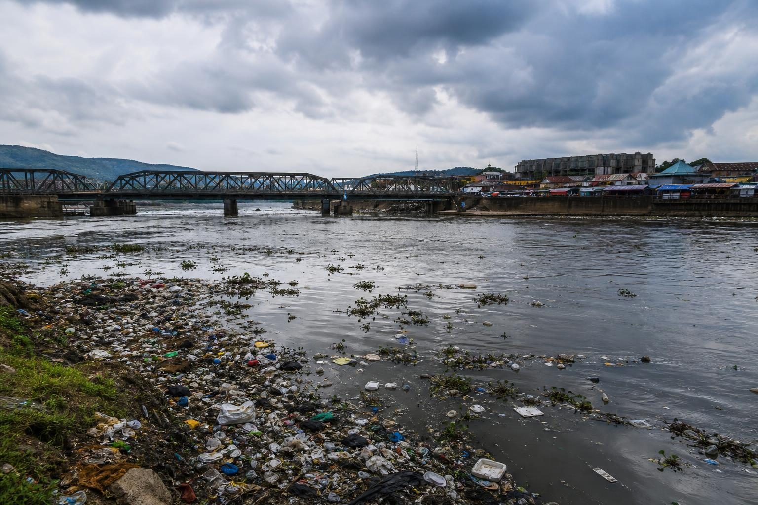 Quand une rivière cesse d&rsquo;être un fleuve de vie : à Matadi, les déchets racontent l&rsquo;effondrement silencieux de la gouvernance environnementale