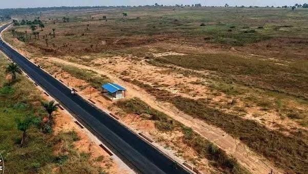 Kasaï Oriental : le péage de Tshibombo, symbole d&rsquo;une route qui reprend vie